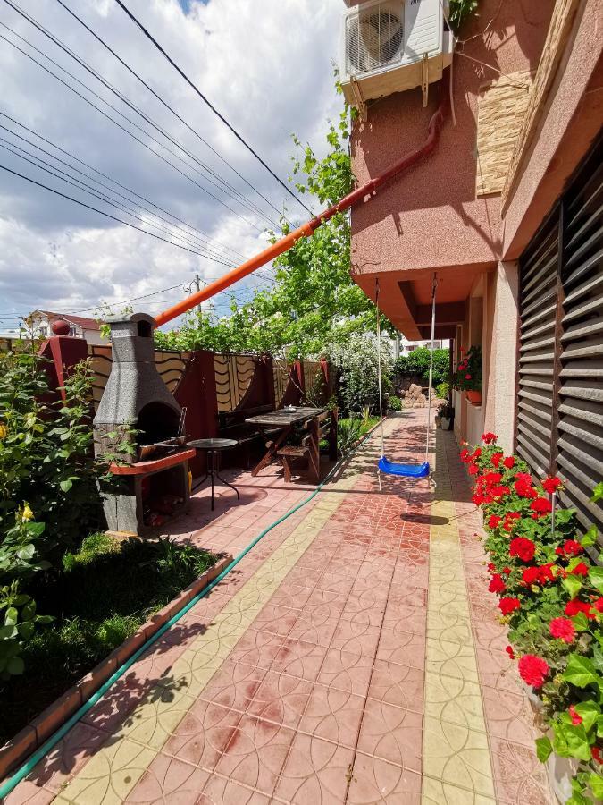 Hotel Casa Ultraviolet à Năvodari Extérieur photo
